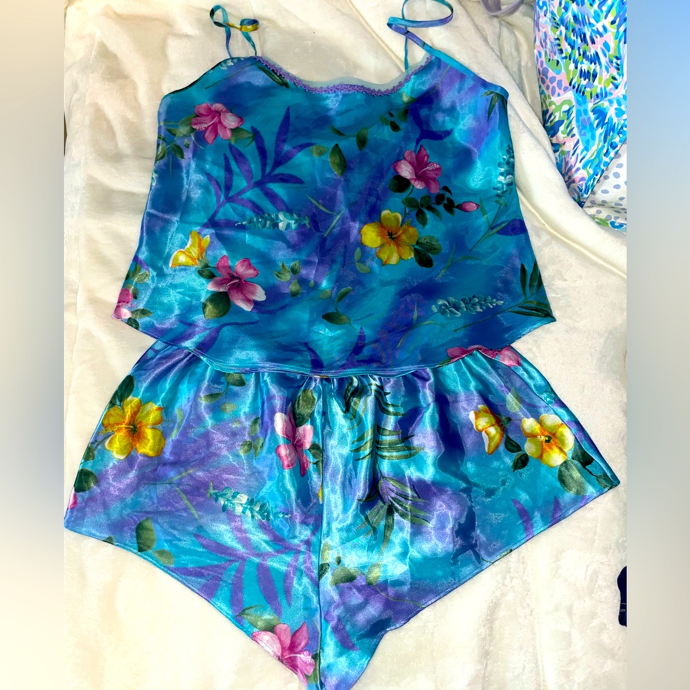 Size Large silk women’s summer Hawaiian print lingerie set!